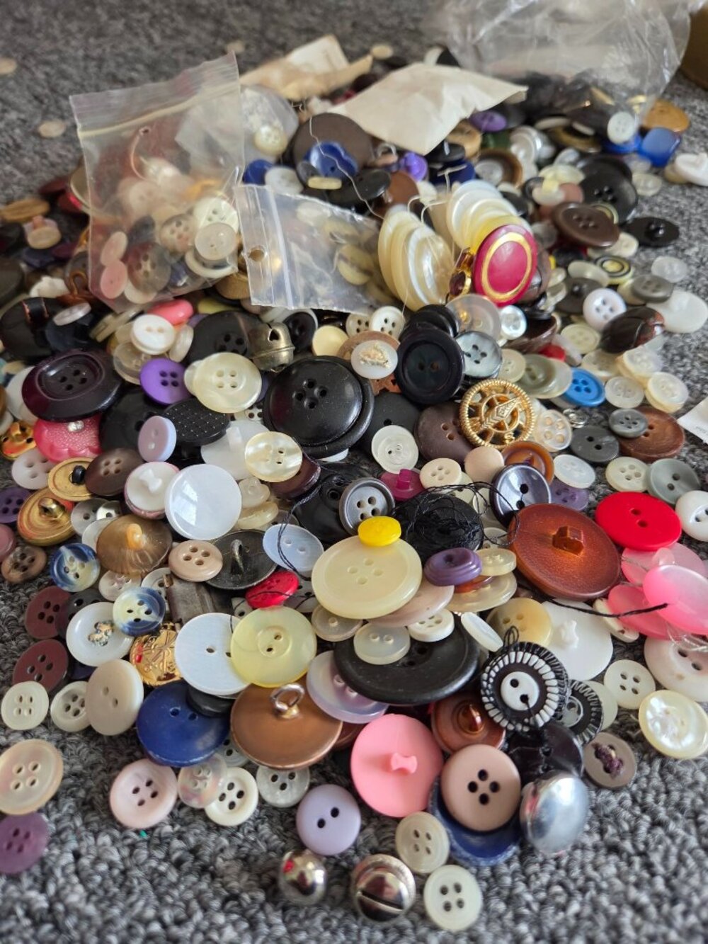 Large Lot Of Vintage Buttons In Mixed Colors Styles Sizes Crafting Sewing Repair